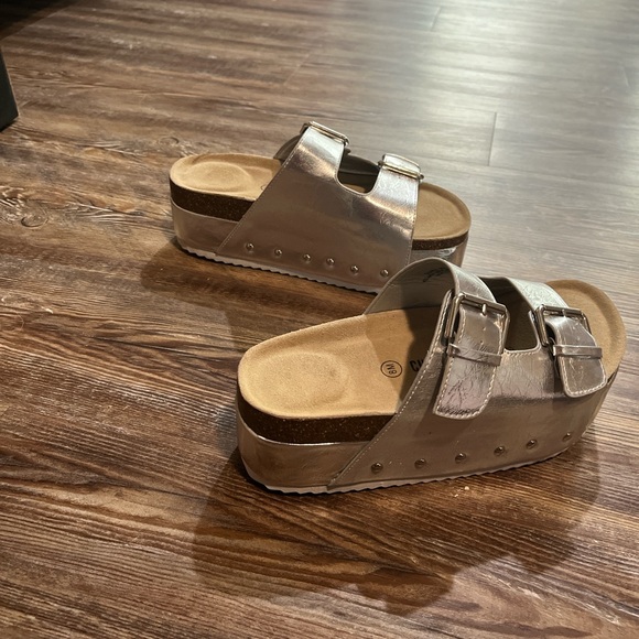 Cushionaire Guru Platform Sandal - Picture 3 of 7